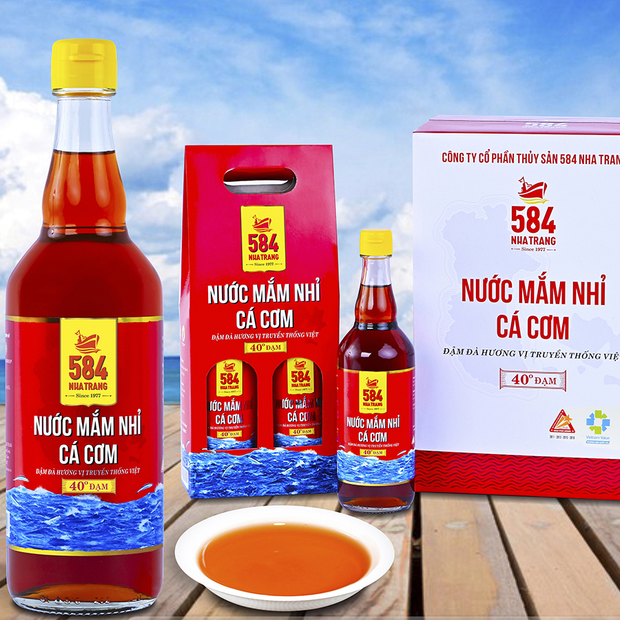 Nước mắm Nhỉ Cá cơm 584 Nha Trang 40 độ đạm chai thủy tinh